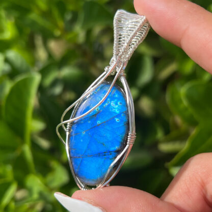 "Heavenly Azure" Labradorite Pendant