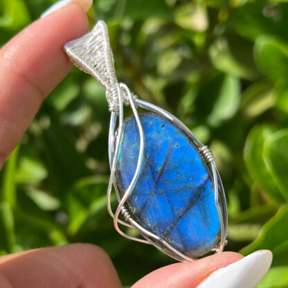 "Heavenly Azure" Labradorite Pendant - Image 2